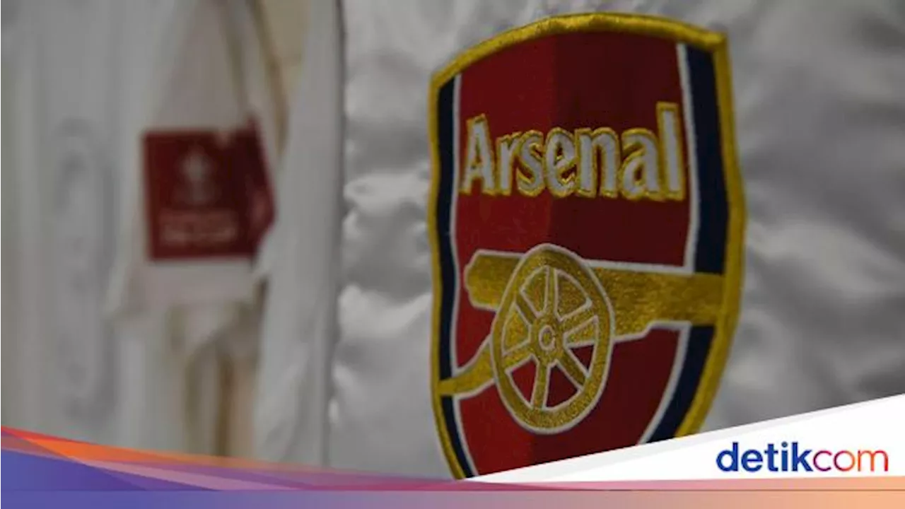 Fans Arsenal Nyalakan Kembang Api di Hotel Man City, Ternyata...