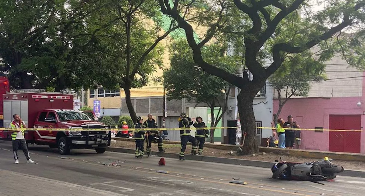 Muere motociclista y mujer resulta lesionada tras chocar con unidad de Metrobús en Calzada de los Misterios