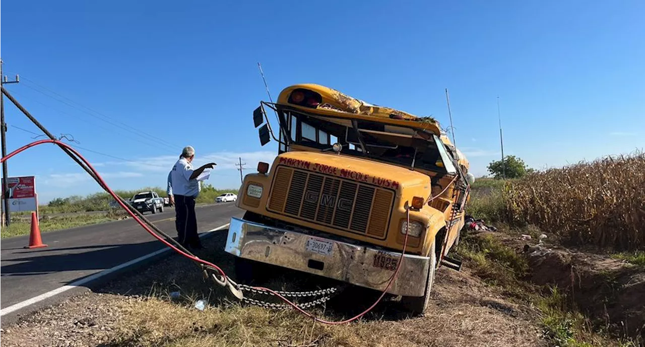 Vuelca camión con jornaleros agrícolas en Navolato, Sinaloa; hay 19 heridos