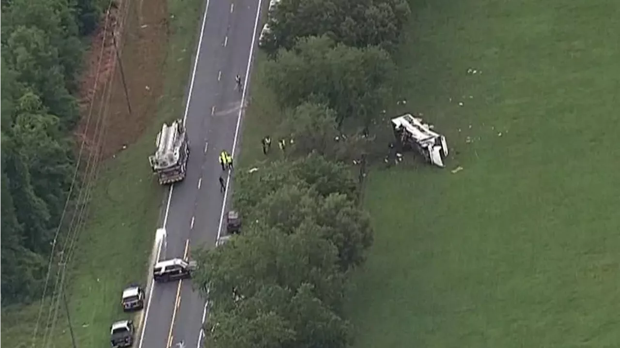 8 people dead, 8 critically hurt when bus carrying laborers crashes in Marion County