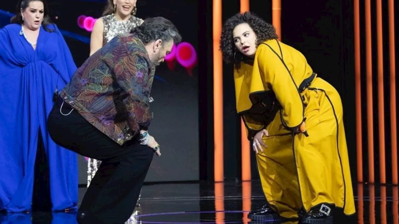 VIDEO: Lucerito y su papá Mijares se lucen perreando hasta el piso en "Juego de Voces"