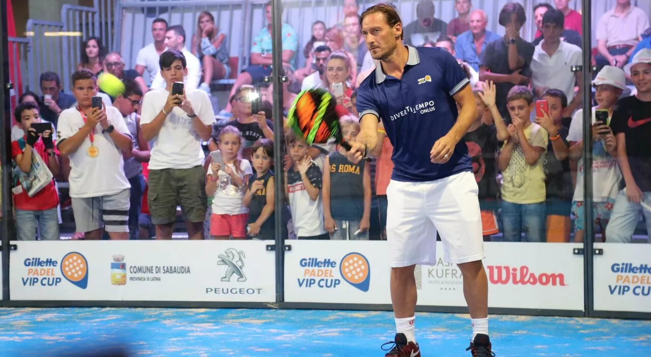 Totti torna in campo a Roma: 20 e 21 maggio l'EA7 World Legends Padel Tour