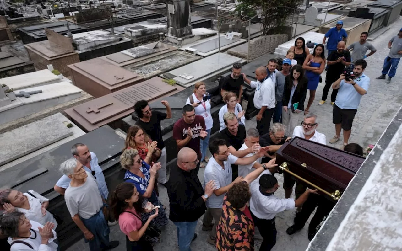 Paulo César Peréio é sepultado em Botafogo