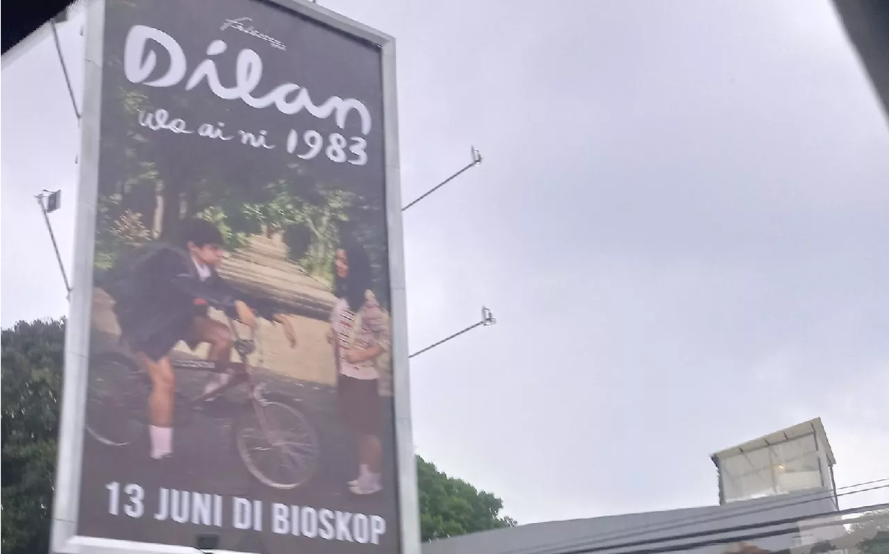 40 Billboard Poster Dilan 1983: Wo Ai Ni Terpampang di Bandung, Adhiyat: Senang Banget