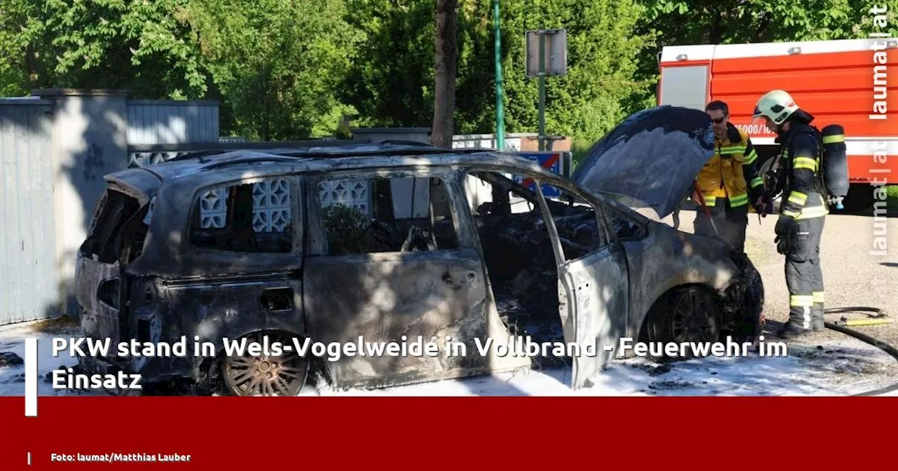 PKW stand in Wels-Vogelweide in Vollbrand - Feuerwehr im Einsatz