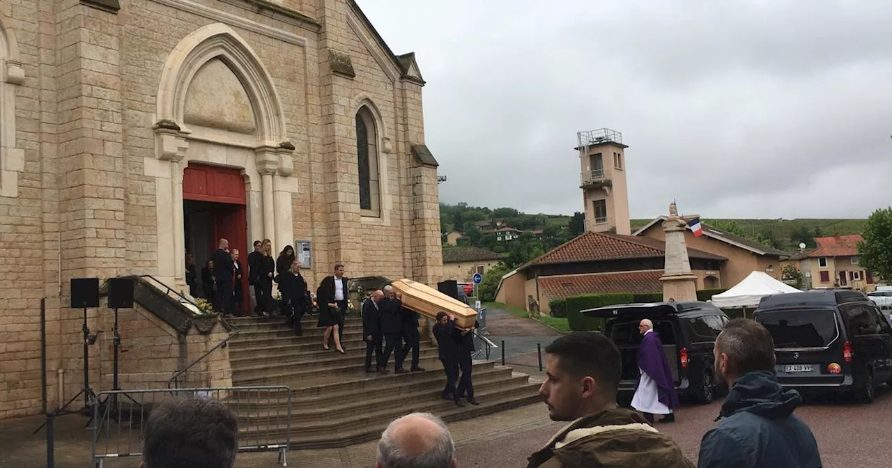 Aux funérailles de Bernard Pivot, l'hommage de son fief à «un homme simple et jovial, qui aimait le Beaujolais»