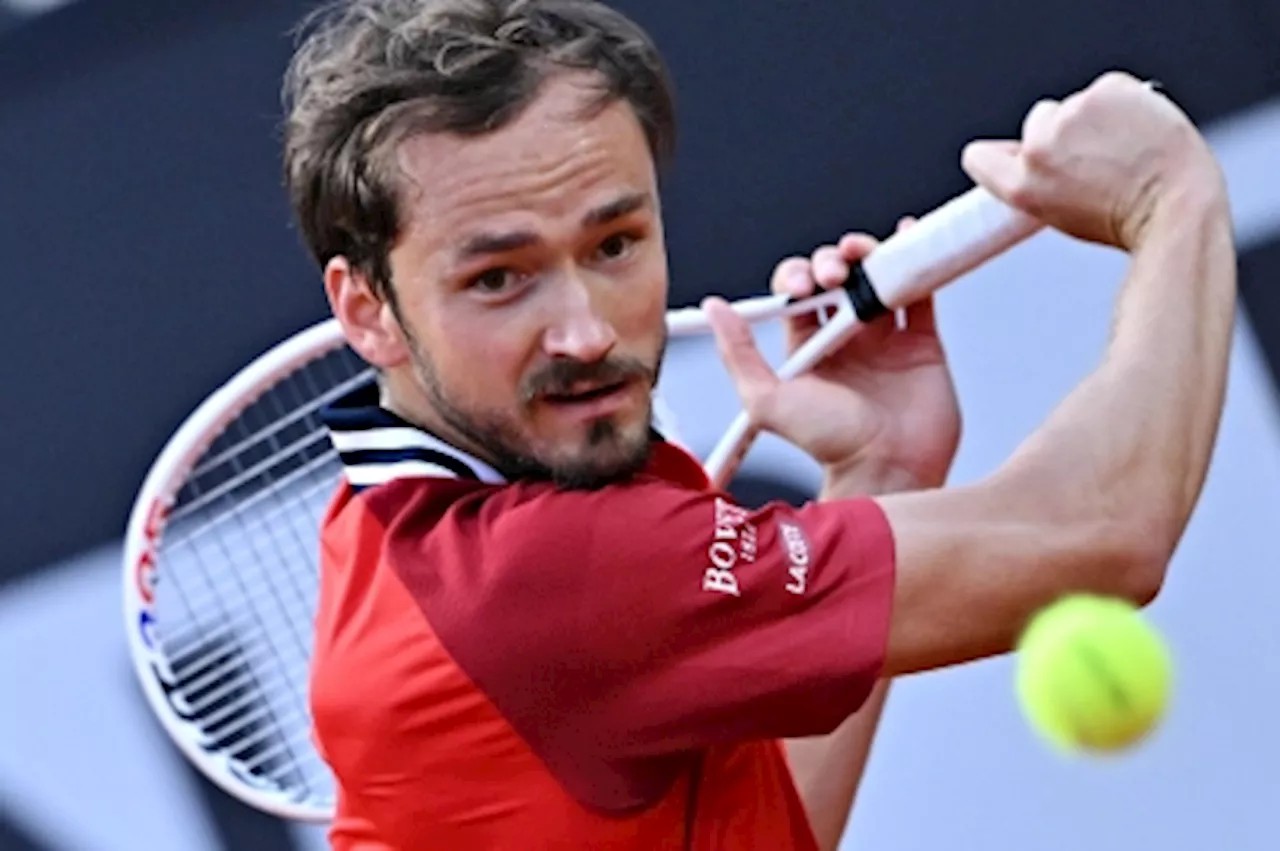 Medvedev battles past Medjedovic and into Rome last 16