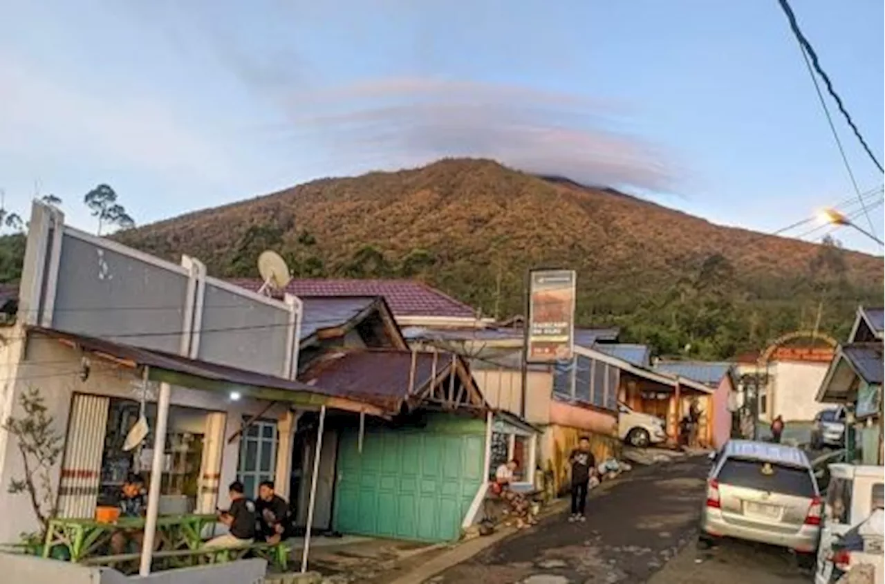 Aktivitas Meningkat, Jalur Pendakian Gunung Slamet Ditutup