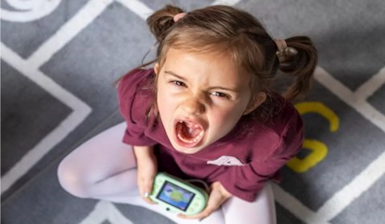 Anak Sedang Tantrum Moms Bisa Coba Cara Ini