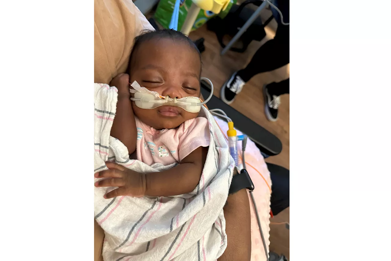 'Micropreemie' baby who weighed just over 1 pound at birth goes home from Illinois hospital