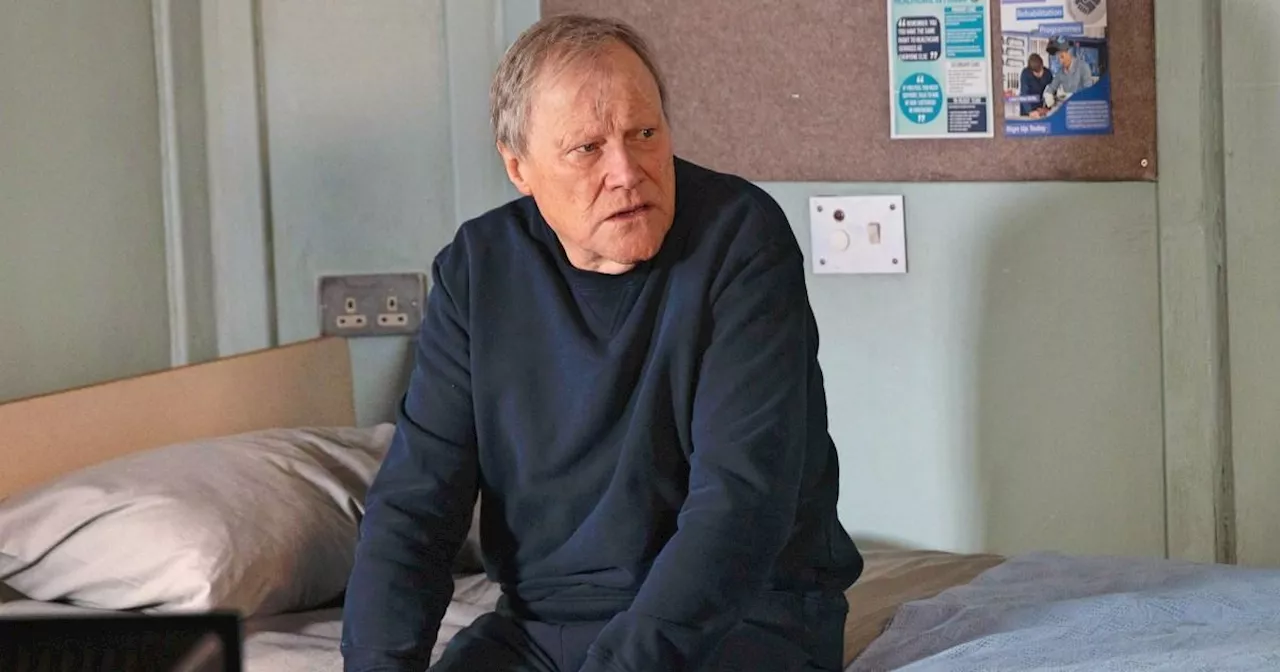 Coronation Street legend makes major breakthrough for Roy in murder case