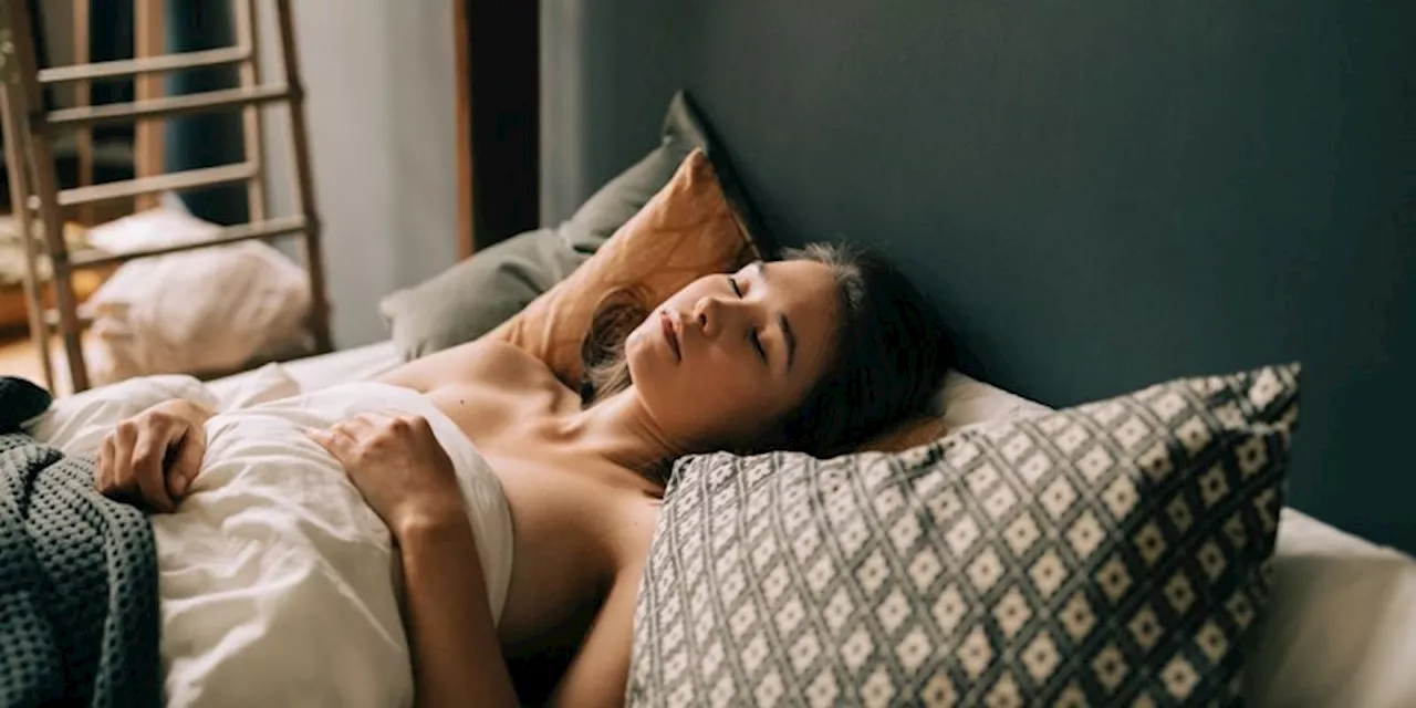 The 3 Products A Sleep Specialist Uses To Sleep Through The Entire Night