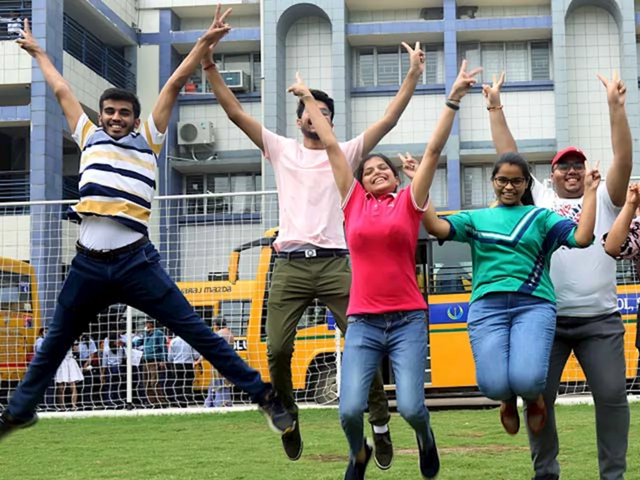 CBSE बोर्ड 10वीं, 12वीं में रिजल्ट में 6 हजार से ज्यादा स्टूडेंट को मिले 100 में से 100 अंक, इंग्लिश में 3,990 वहीं मैथ में 722 छात्रों ने जड़ा शतक