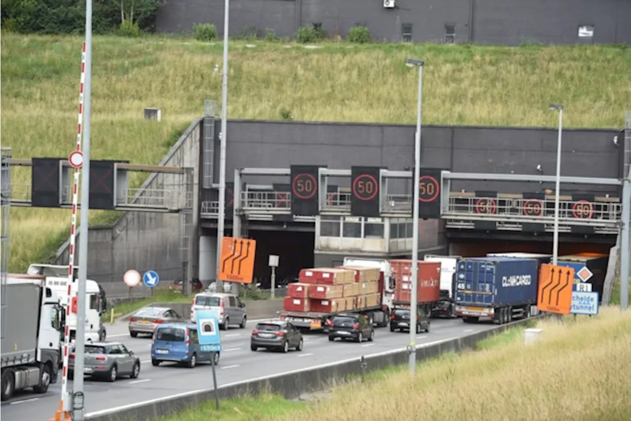 Lastige ochtendspits richting Antwerpen door incidenten: ruim een uur aanschuiven op E17