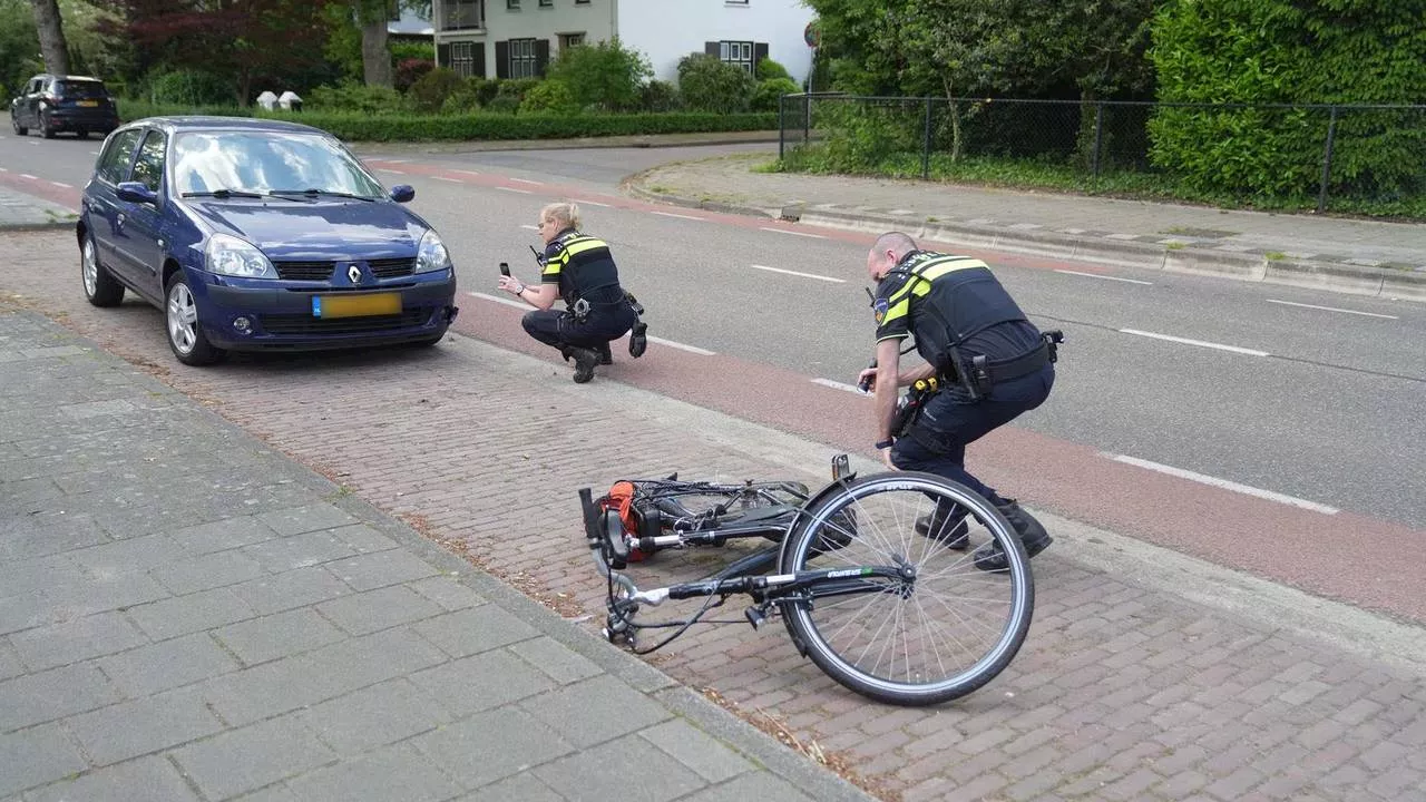 112-nieuws: auto botst met fietser • paard uit de sloot gehaald