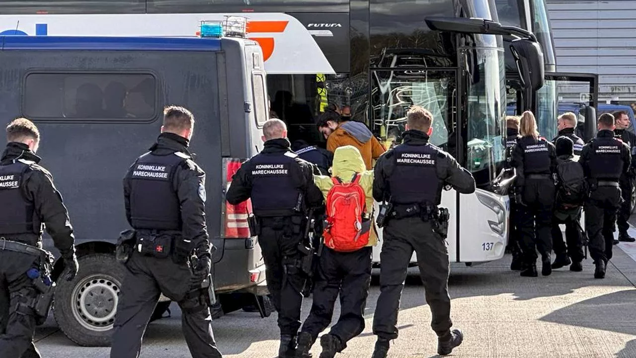 Aangehouden klimaatactivisten op Eindhoven Airport gaan vrijuit