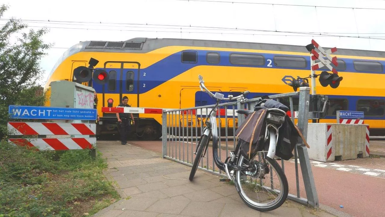 Fietser (90) was aanspreekbaar nadat hij door een trein werd geraakt