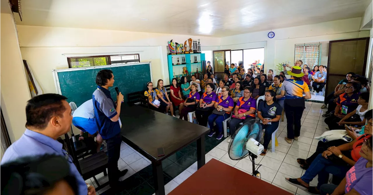 Victorias LGU distributes subsidies to VAW desk officers, CDWs