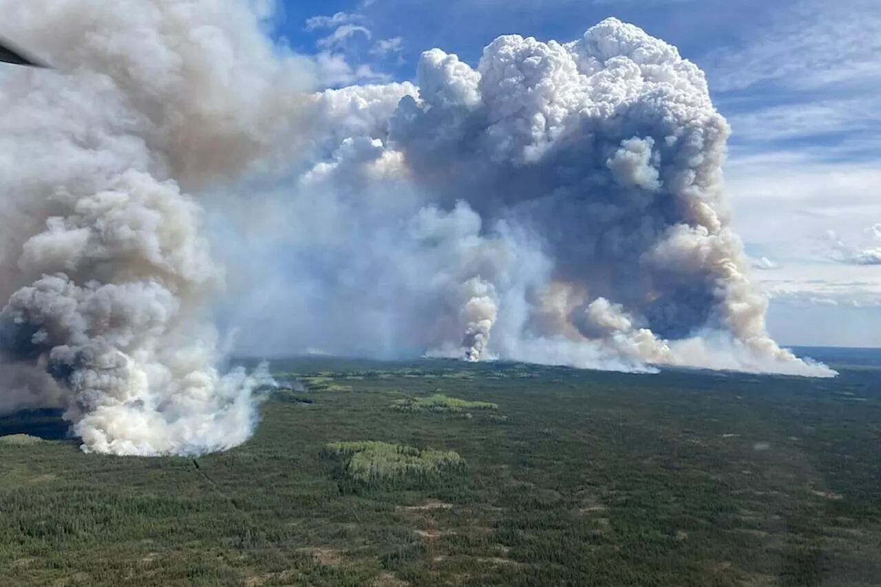 Homes remain safe as B.C. wildfire nudges closer to Fort Nelson