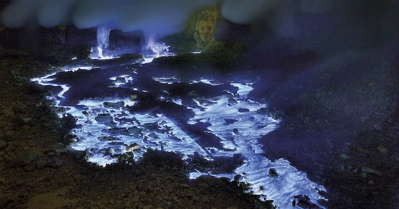 El misterio de la lava azul: El espectáculo volcánico del complejo Kawah en Indonesia