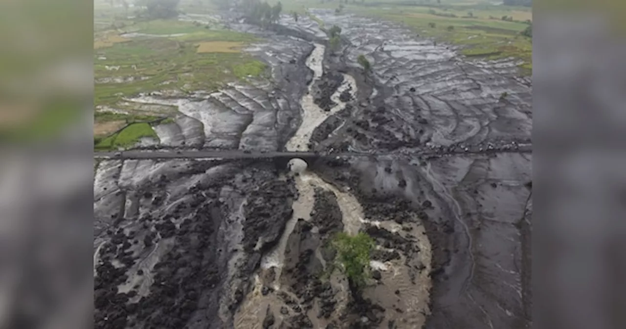 Indonesia Flood: इंडोनेशिया में कोल्ड लावा ने मचाई तबाही, बाढ़ में अब तक 52 ने गंवाई जान