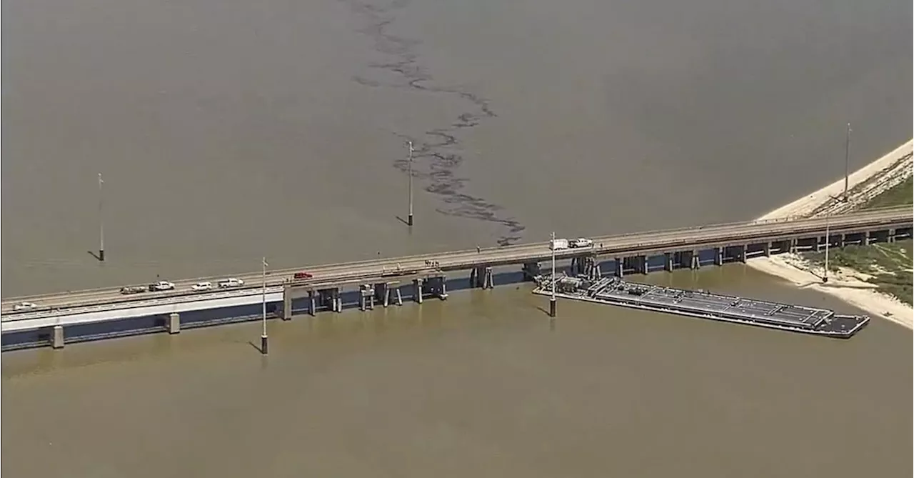 Boat strike causes oil spill, partial collapse of bridge in Texas