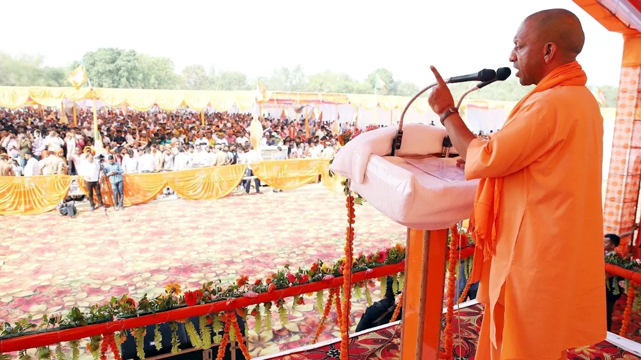 'पाकिस्तान से इतना प्यार है तो चले जाओ, कटोरा लेकर भीख मांगो वहां...', महोबा में गरजे CM YOGI