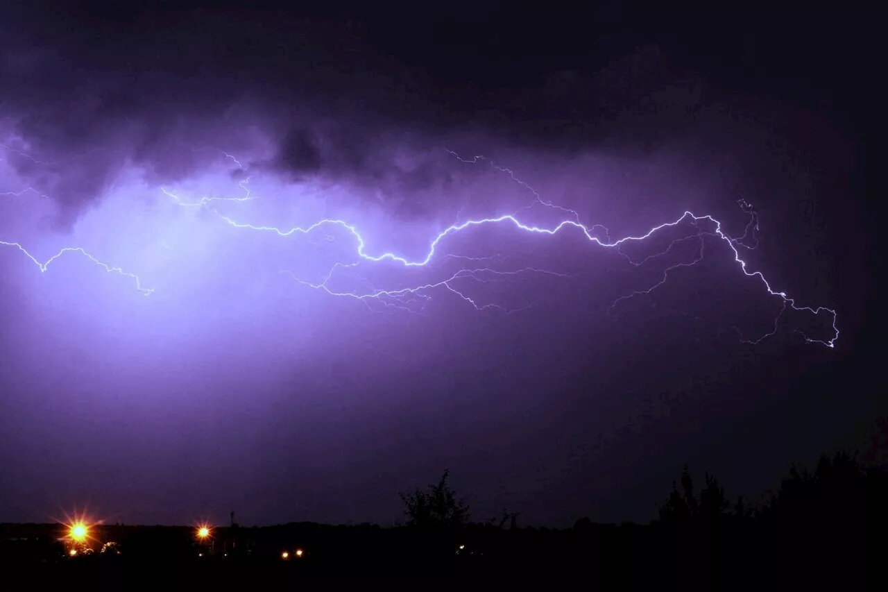 Météo dans la Loire : des orages arrivent, pourquoi ça pourrait durer