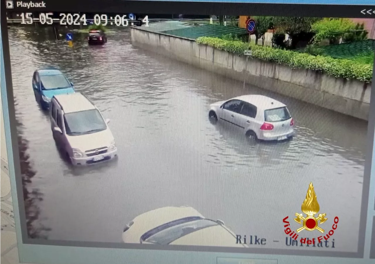 Maltempo a Milano oggi, forti piogge: strade allagate, allerta per Seveso e Lambro