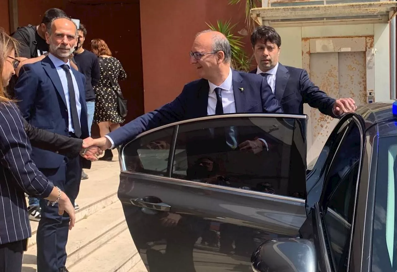 Ostia, Valditara visita la scuola della maestra aggredita: 'Lo Stato c'è'