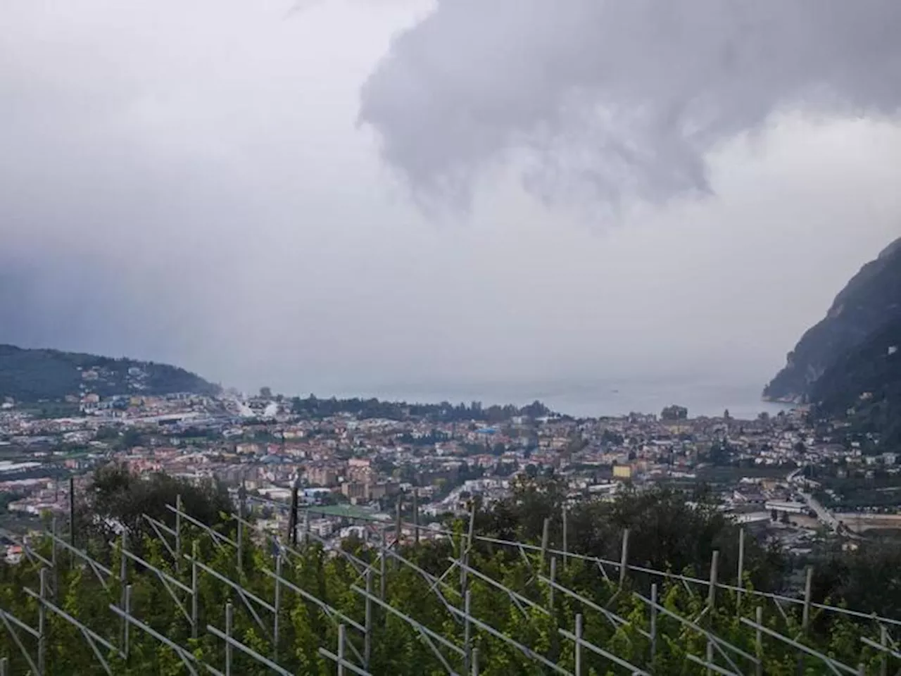 Rischio di forti temporali fino a domani al nord, caldo estivo a sud