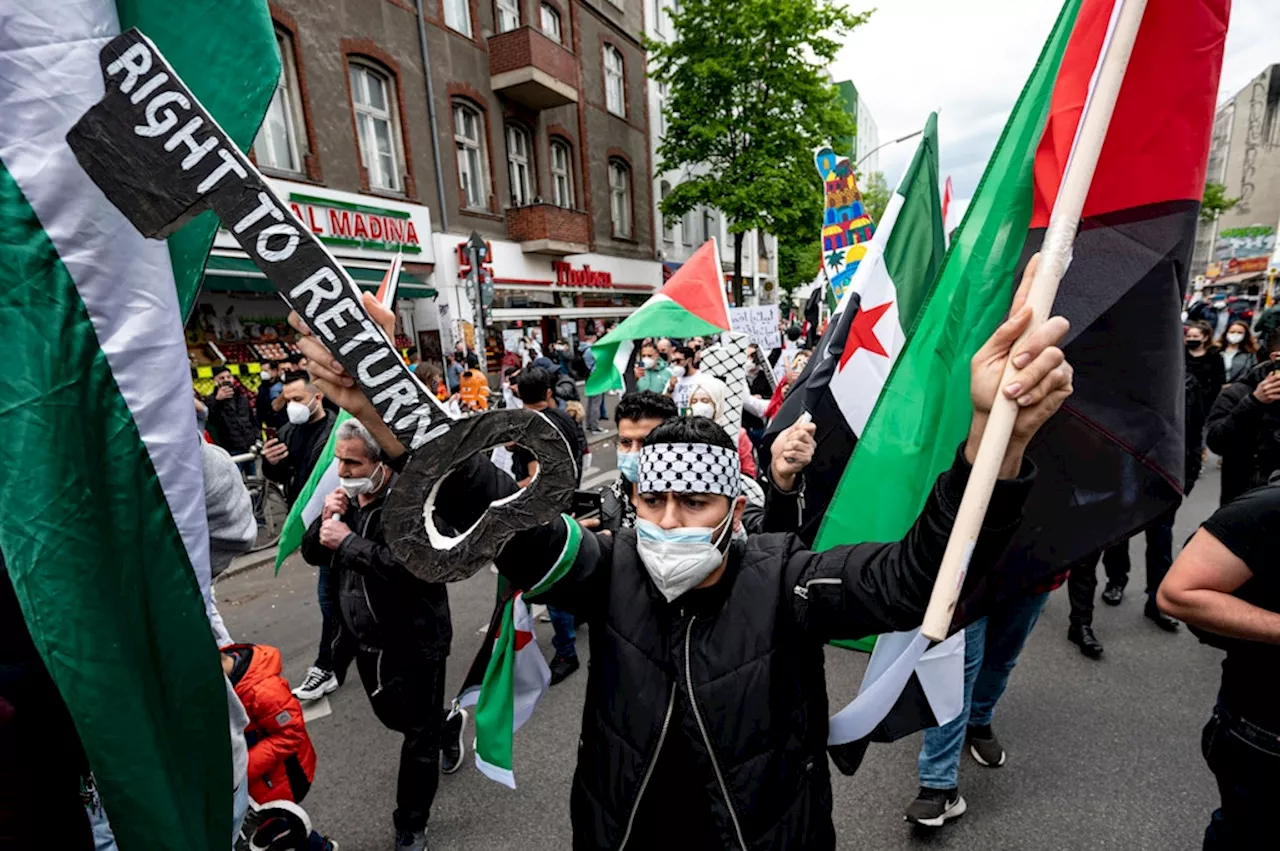 Demo zum Nakba-Tag: Pro-Palästina-Demonstranten versammeln sich in Charlottenburg