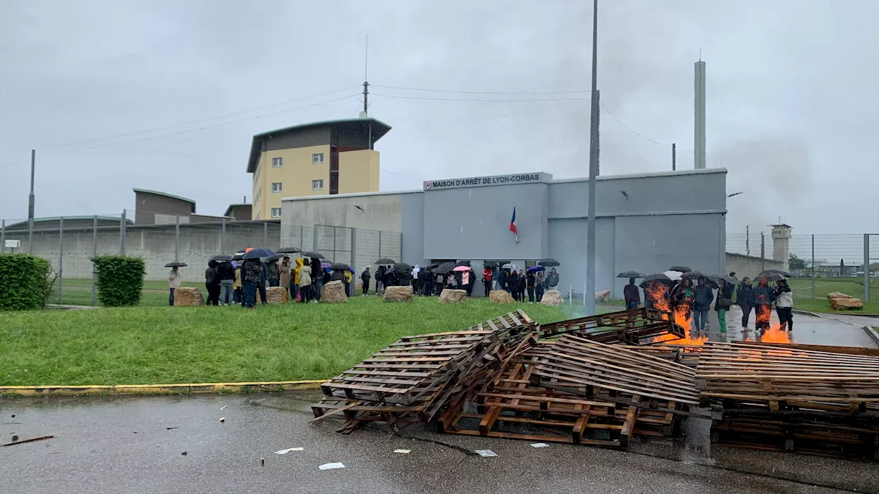 Fourgon attaqué dans l'Eure: la prison de Lyon-Corbas bloquée, une minute de silence observée