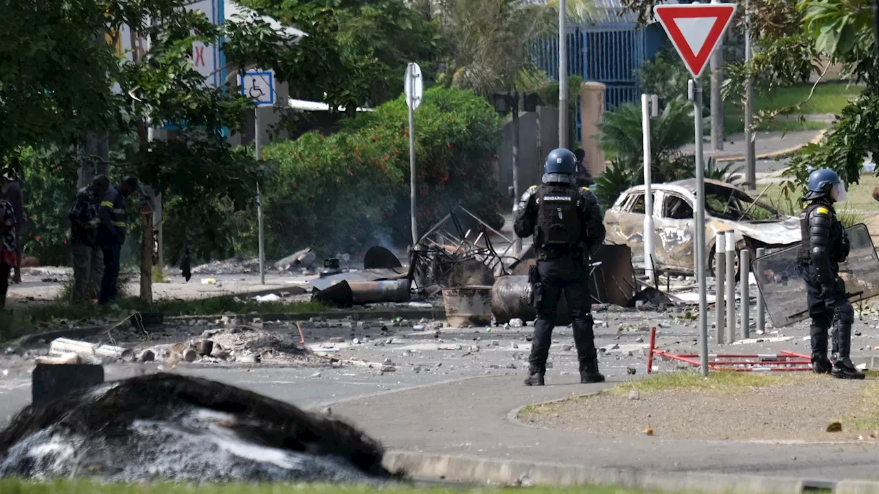 Violences en Nouvelle-Calédonie: une personne tuée par balle lors d'une nouvelle nuit d'émeutes