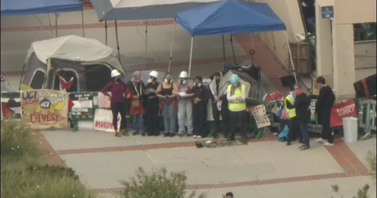 Protesters surround UC Irvine lecture hall, police issue unlawful assembly order