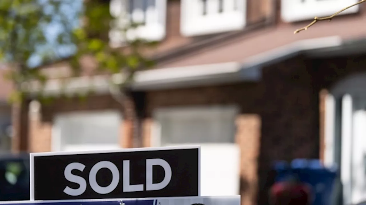 Canada real estate: Home sales dip in April from prior month