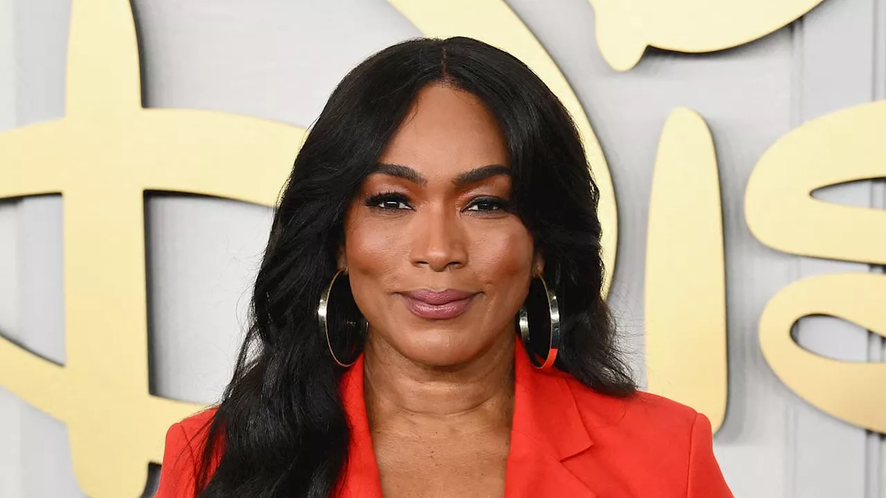 Tvshowbiz Angela Bassett Looks Red Hot In Bold Plunging Blazer And Figure Hugging Pants At 2024 