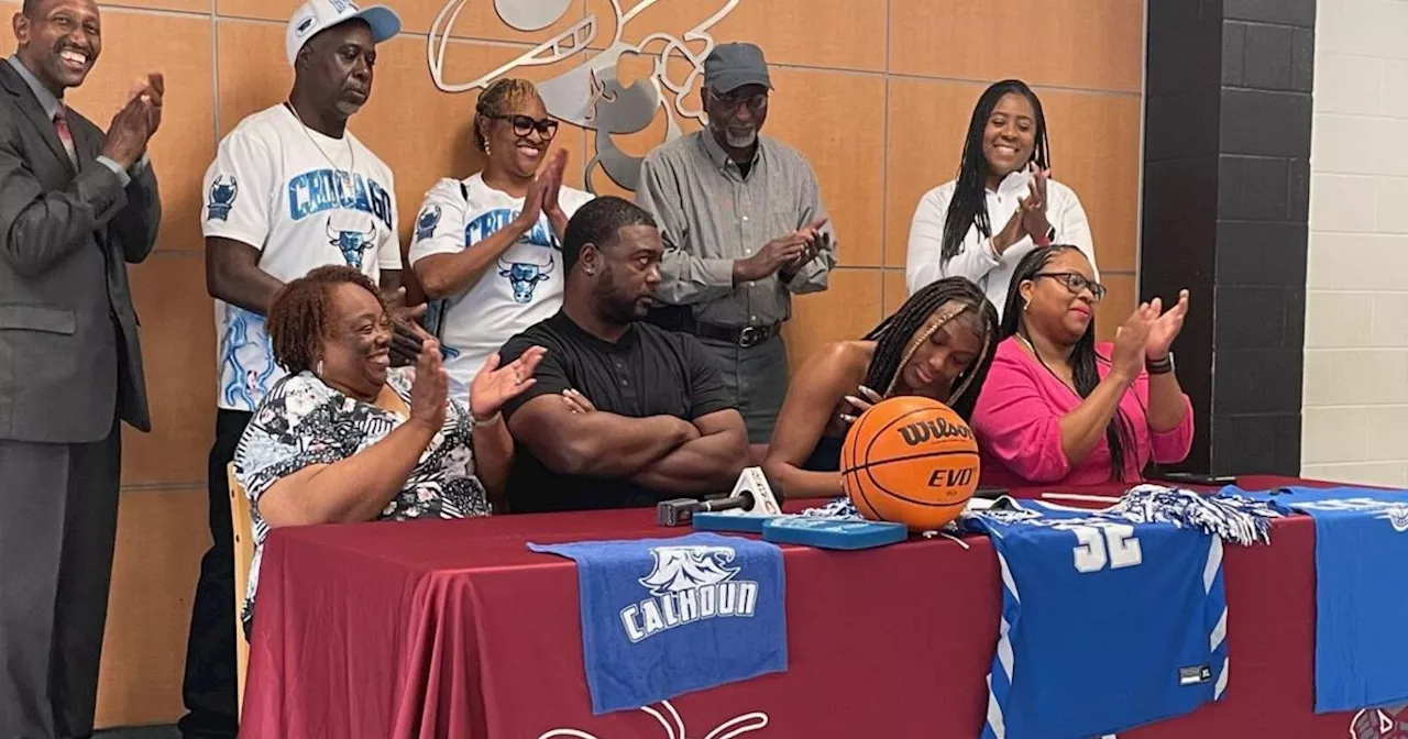 Abbeville basketball standout Jamya Glover signs with Calhoun