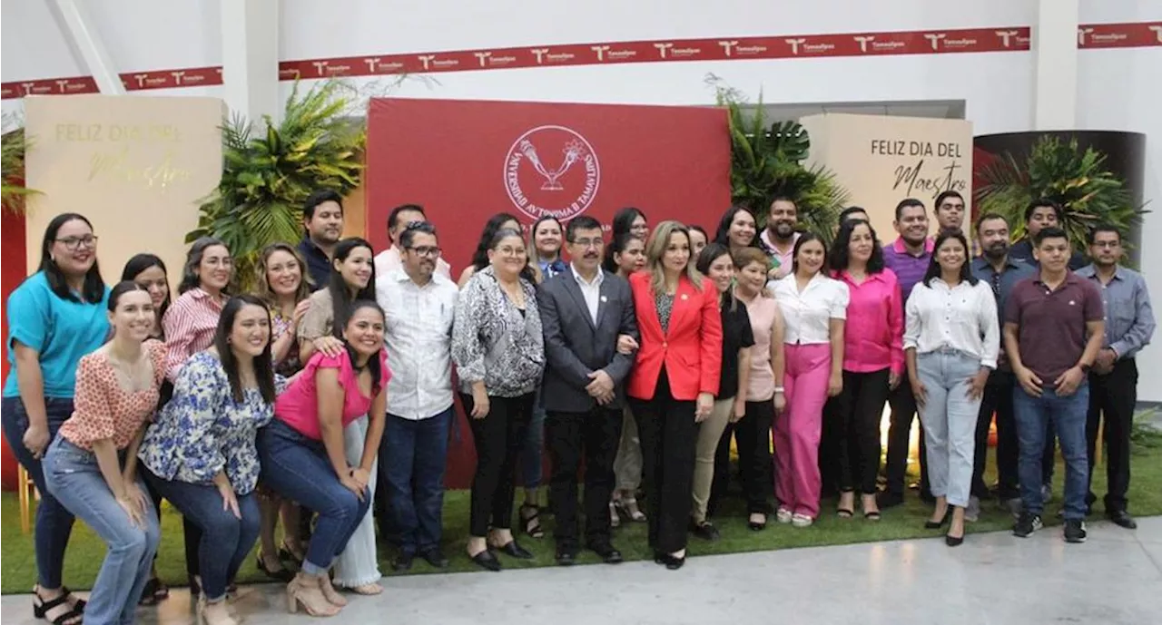 Universidad Autónoma de Tamaulipas reconoce la labor de los profesores en el Día del maestro