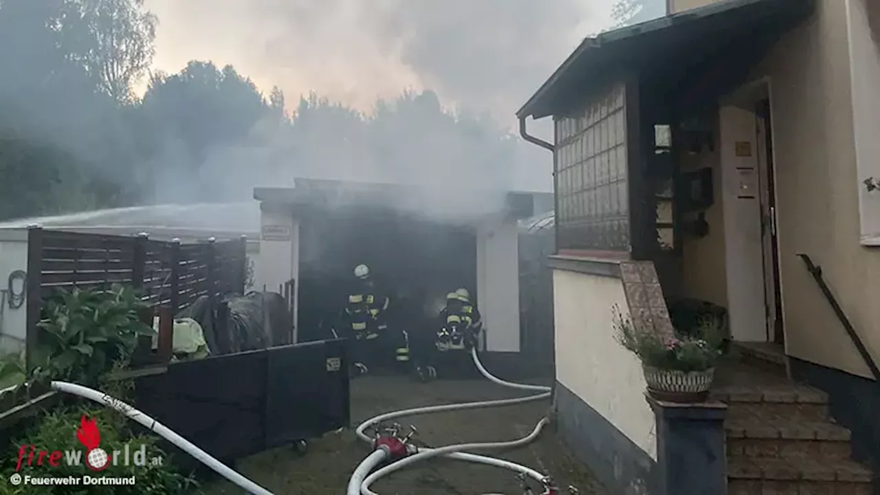 D: Garage, Gartenhaus und Motorräder werden in Dortmund Opfer der Flammen