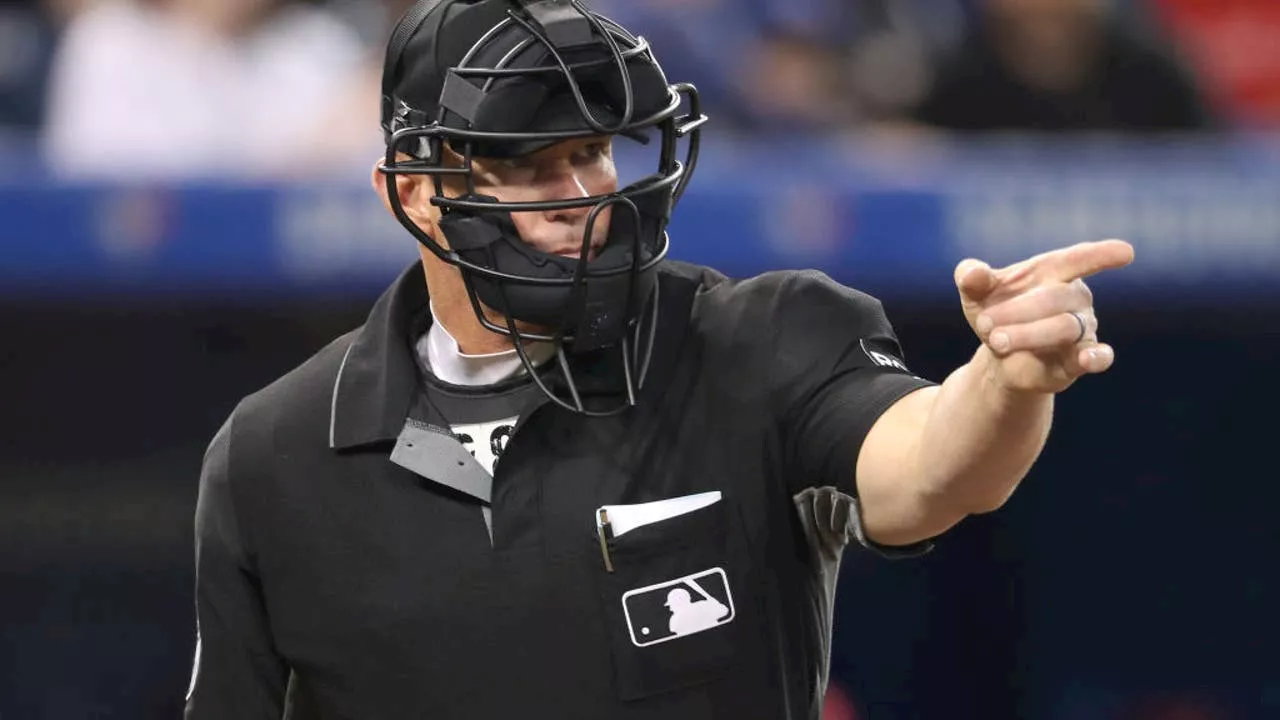 Umpire Jim Wolf pulled for precautionary reasons after taking foul ball off facemask