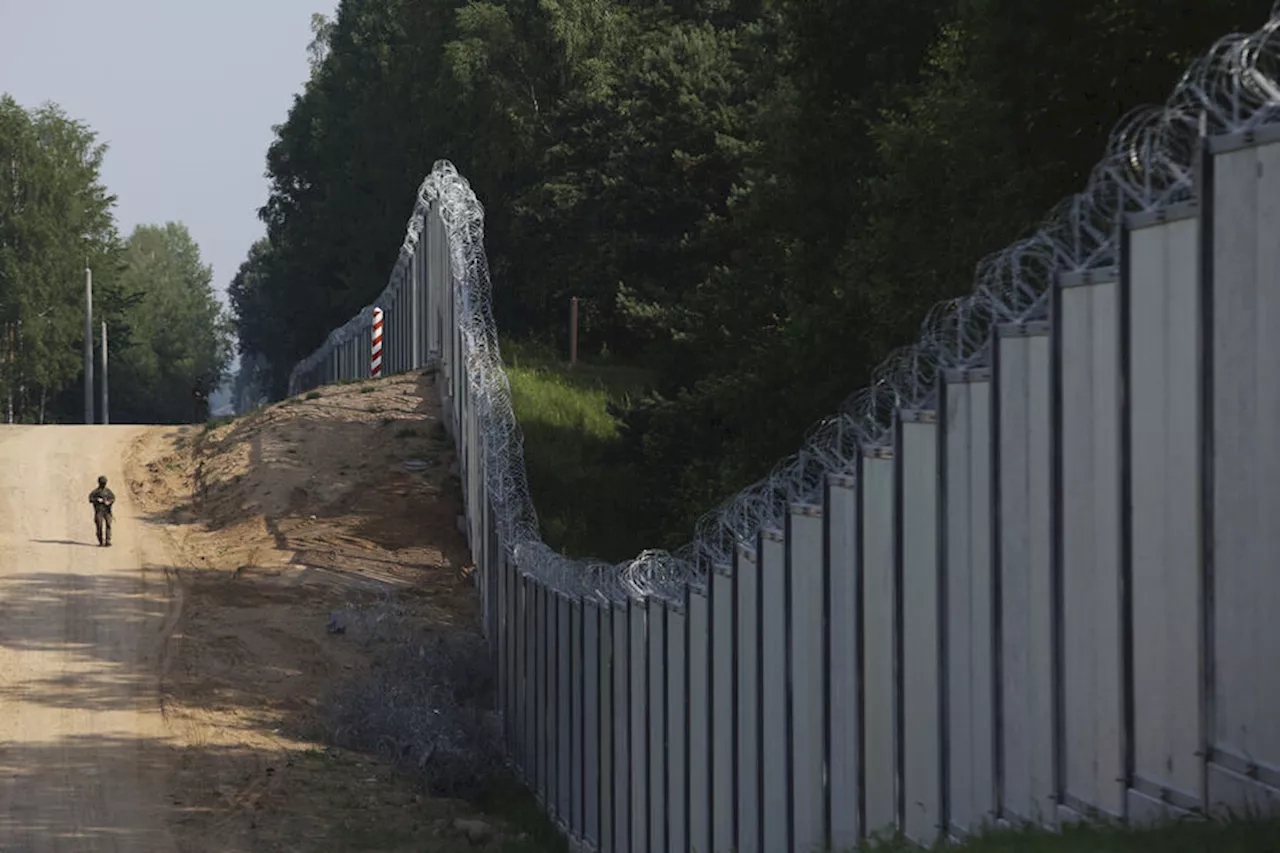 Польша усиливает заграждение на границе с Белоруссией