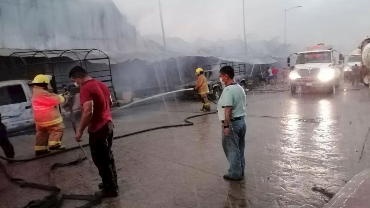 IMÁGENES FUERTES: mueren dos personas por incendio en mercado de Tacotalpa