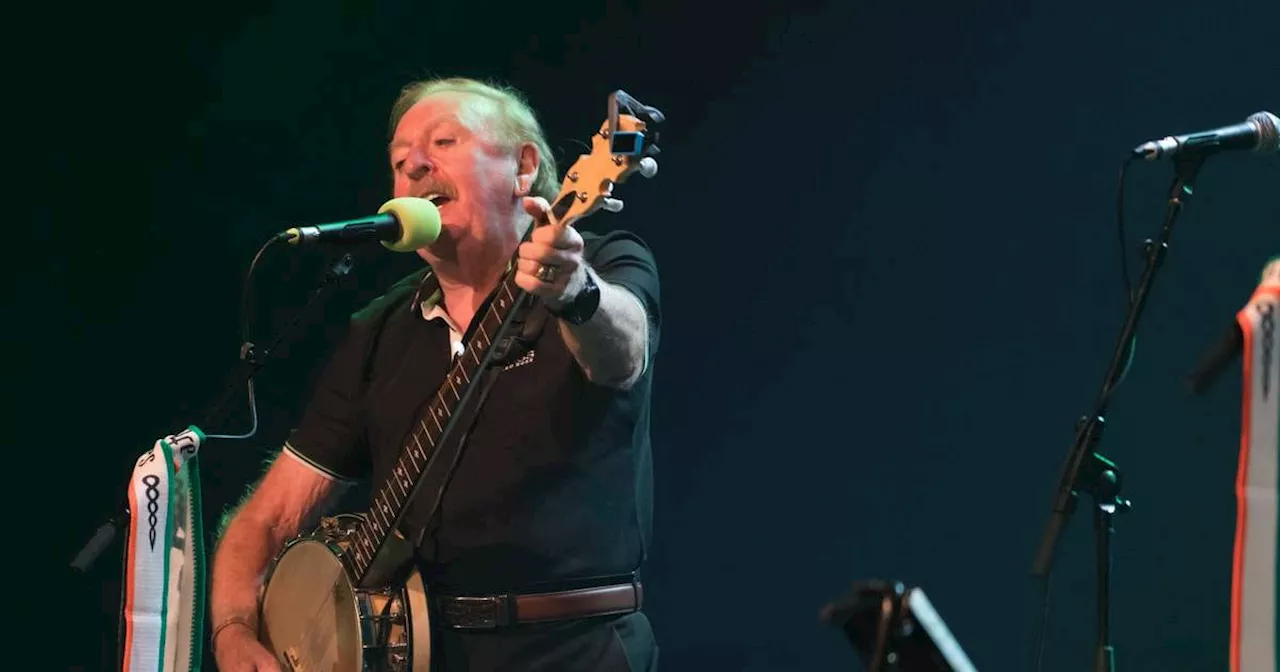 Wolfe Tones lead singer sues RTÉ for defamation over comments made by Joe Duffy on Liveline