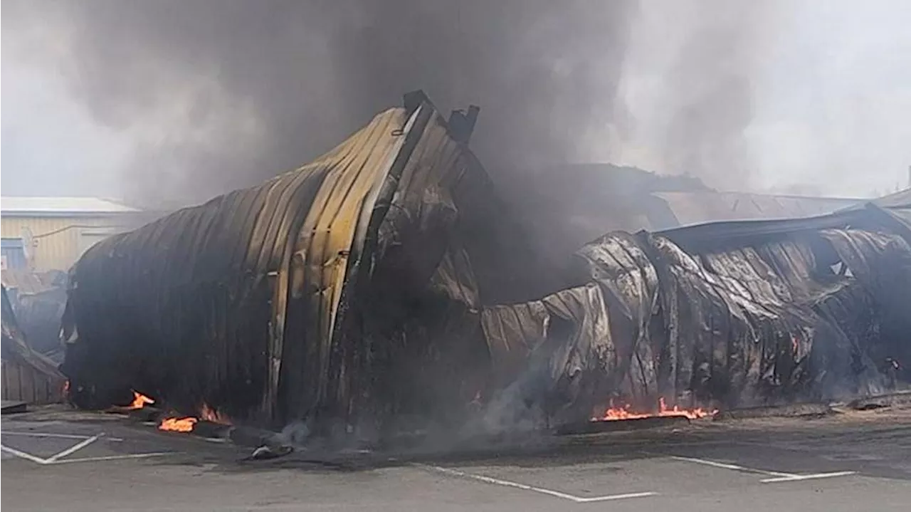 В Новой Каледонии введут режим ЧП из-за беспорядков