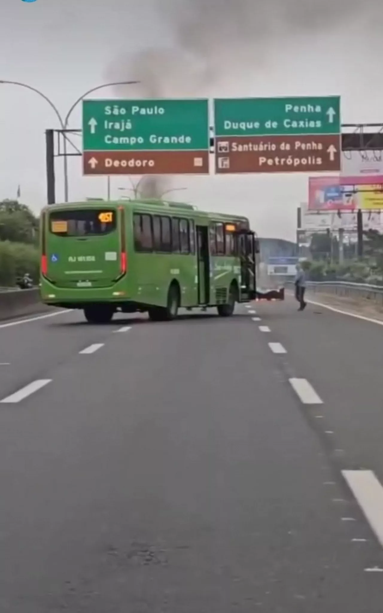 Manifestação interdita temporariamente a Linha Vermelha, em Duque de Caxias