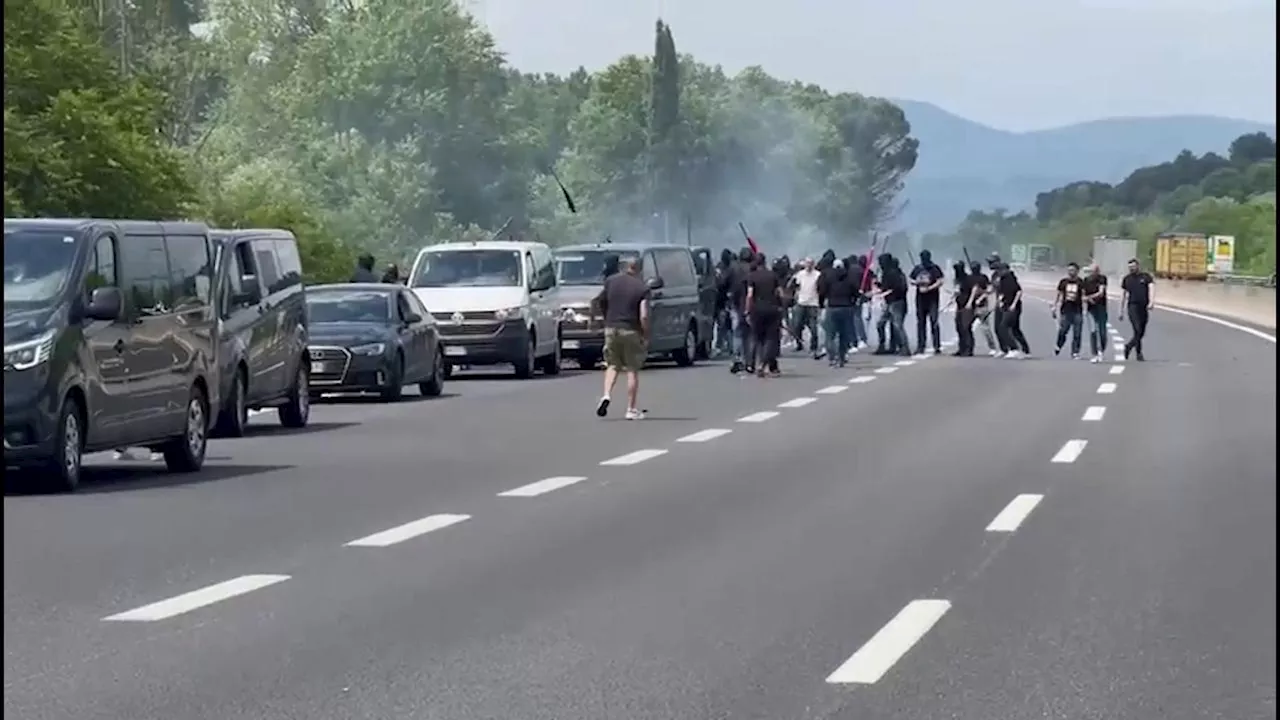 Juventus-Atalanta, scontri in autostrada tra tifosi prima della finale di Coppa Italia: le immagni