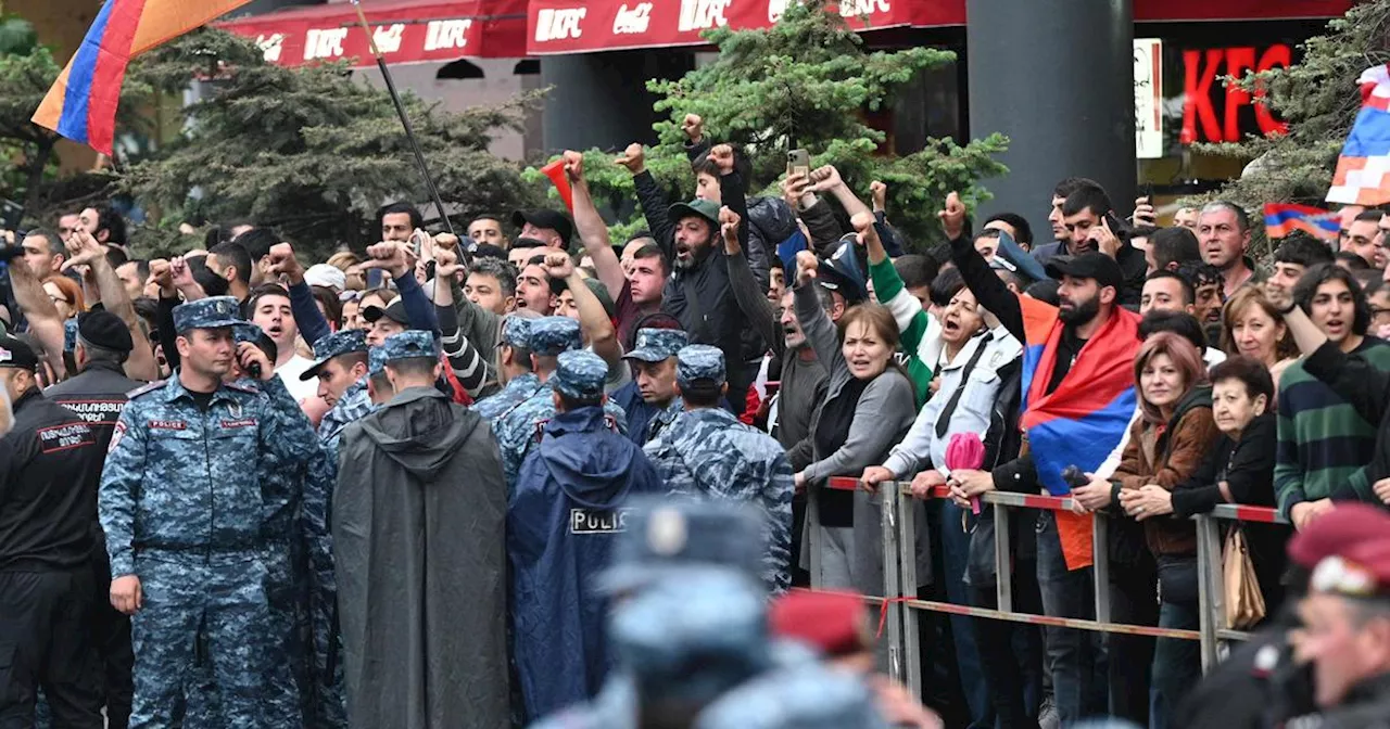 Arménie : des centaines de manifestants dans la capitale pour exiger la démission du premier ministre Pachinian