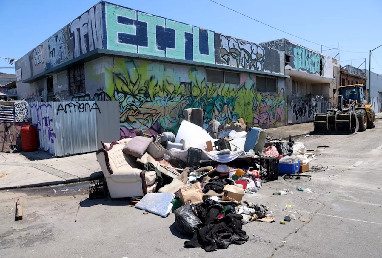 Oakland’s homeless population rises 9%, county population dips 3%