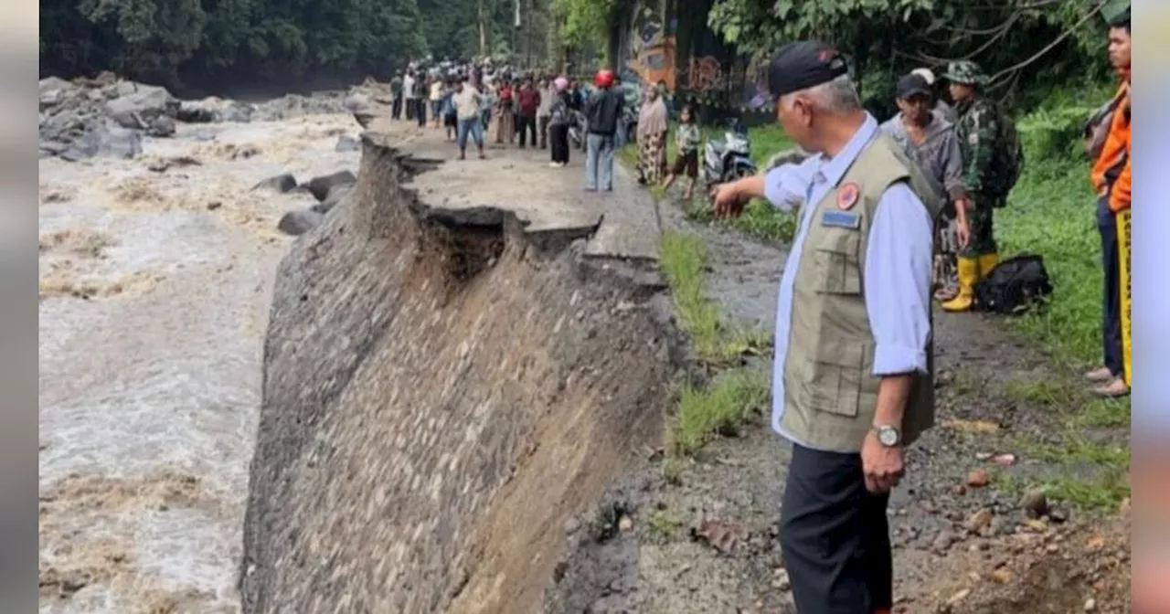 Tersapu Banjir Bandang di Padang, Guru Honorer Terseret Hingga 70 Kilometer Lebih & Ditemukan Tewas